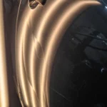 Delle am Fahrzeug – Das Automobil Enns